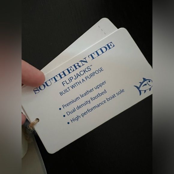 Southern Tide Metallic Gold Flip Flops size 6 - Picture 2 of 3